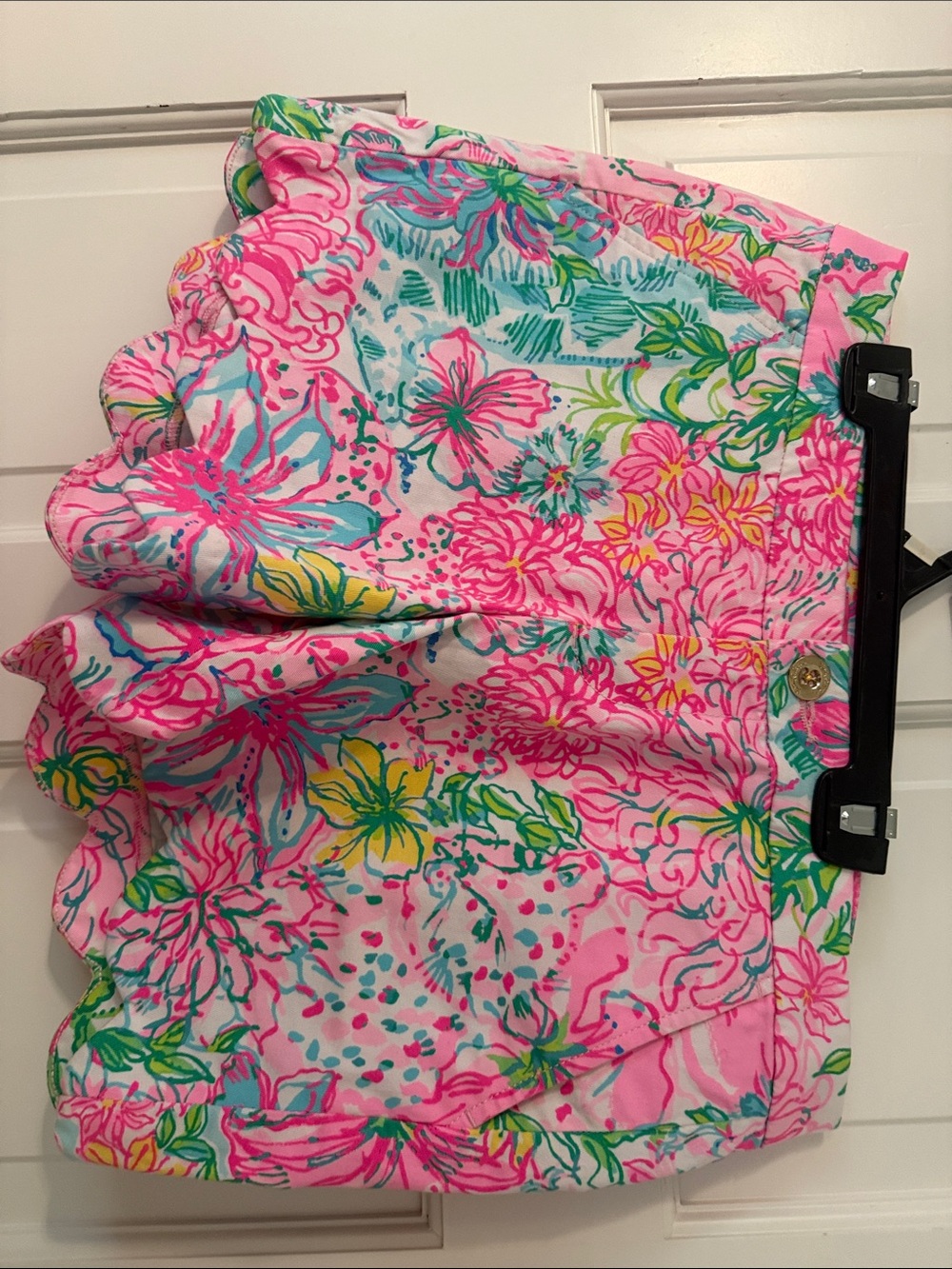 Lilly Pulitzer Buttercup stretch shorts paradise found print